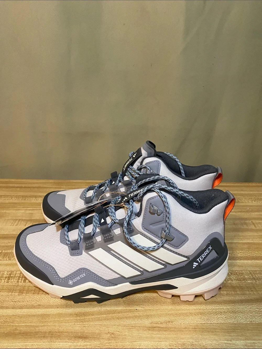 Adidas Terrex SkychaserMI Gore-Tex Hiking Boots Grey One Off White 3 Sz 7 NWT